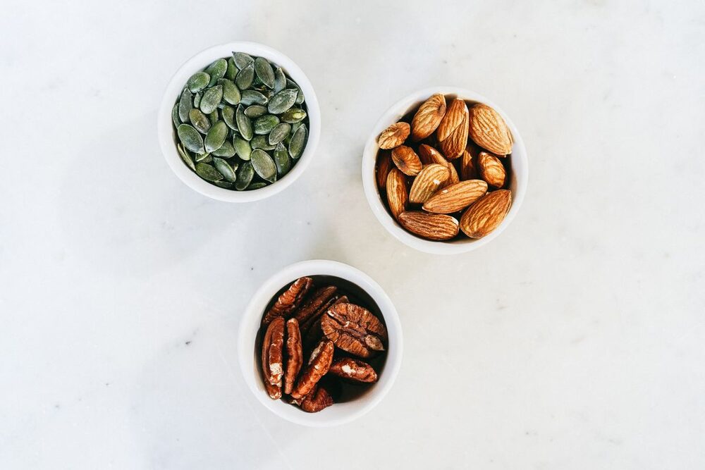 Magnesium-rich foods: pumpkin seeds, almonds and pecans